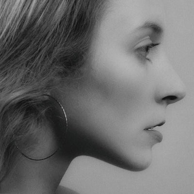 Indulge yourself in our hoop earring collection, leaving you spoilt for choice! Our collection boasts a stunning range of hoop earrings perfect for any occasion, whether a casual day out or an elegant evening event.