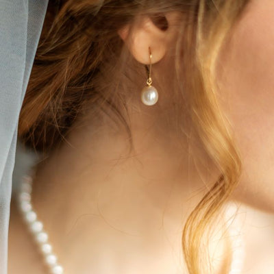 Find the perfect jewellery for your big day, from pearls to gold and silver jewellery complete your wedding day in style with elegant jewellery from Jewels of St Leon Australia, including the traditional something blue.