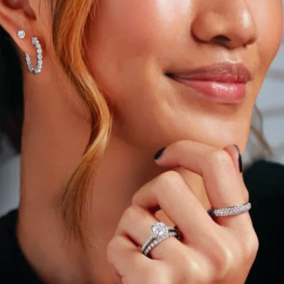 Are you looking for the perfect piece of jewellery to elevate your style? Look no further than our collection of exquisite white gold jewellery. Our selection features engagement rings, earrings, chains, necklaces, and more.