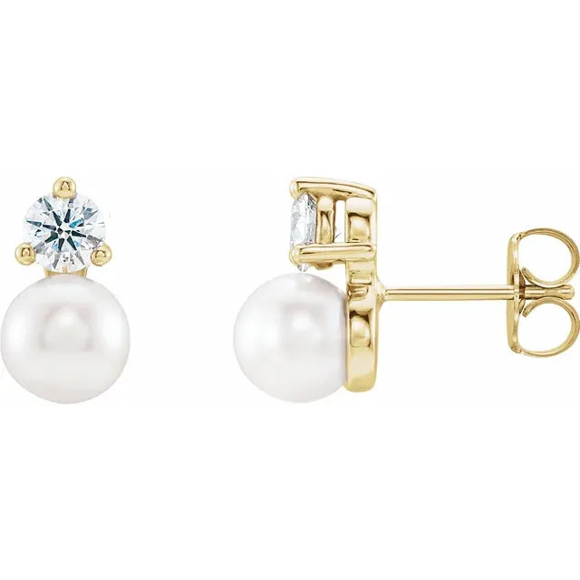 Our exquisite Freshwater Cultured White Pearl with Diamond Accent Stud Earrings in 14K Yellow Gold - is the perfect addition to any jewellery collection. Each stud is meticulously crafted with a 5mm AA Grade freshwater cultured white pearl and a 3mm natural diamond, set in lustrous 14K yellow gold.