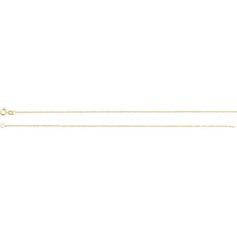 Macro view of the signature 3 + 1 Figaro pattern—three elongated links followed by one smaller link—on the 1.25 mm solid 14 kt yellow gold chain, revealing its polished finish and meticulous link work.