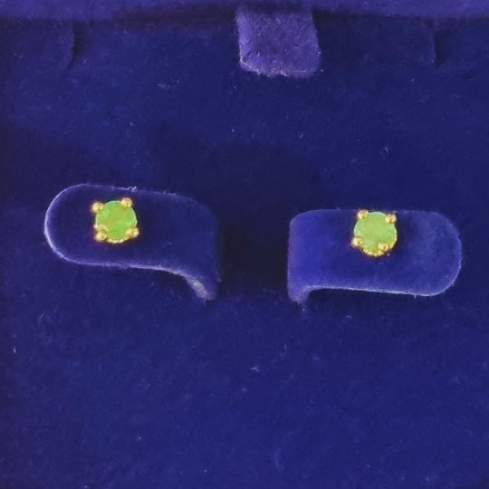 14kt Yellow Gold 4mm Natural Emerald Stud Earrings.