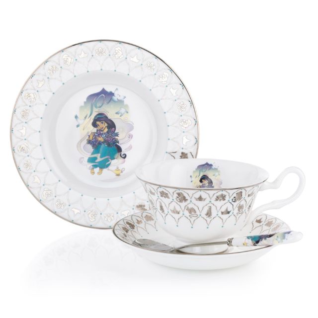 Crafted from the finest bone china, this Disney100 Aladdin Cup and Saucer set with 6 ich Collector&