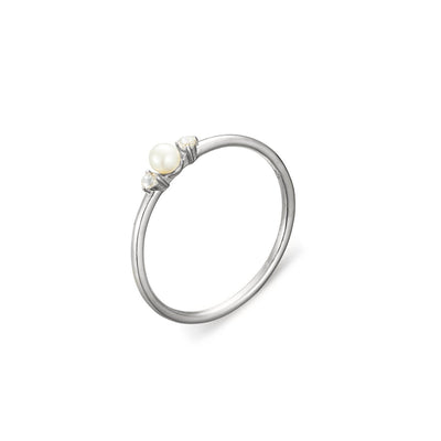 A lustrous Freshwater Pearl sits elegantly at the centre of this sterling silver ring, flanked by two sparkling cubic zirconias. A perfect balance of sophistication and brilliance.