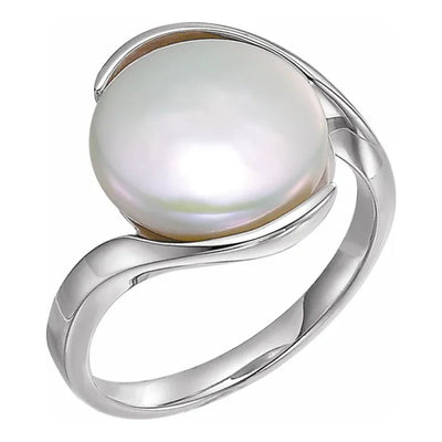 Elegant Freshwater Cultured White Pearl Coin Ring in Sterling Silver, a timeless piece of jewellery perfect for any occasion. Crafted with care, this ring features a stunning 13.5mm freshwater cultured white pearl coin set in sterling silver.