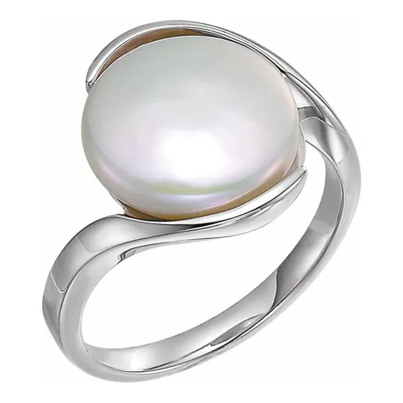 Elegant Freshwater Cultured White Pearl Coin Ring in Sterling Silver, a timeless piece of jewellery perfect for any occasion. Crafted with care, this ring features a stunning 13.5mm freshwater cultured white pearl coin set in sterling silver.