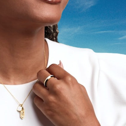 14kt Yellow Gold Diamond & White Enamelled Ring